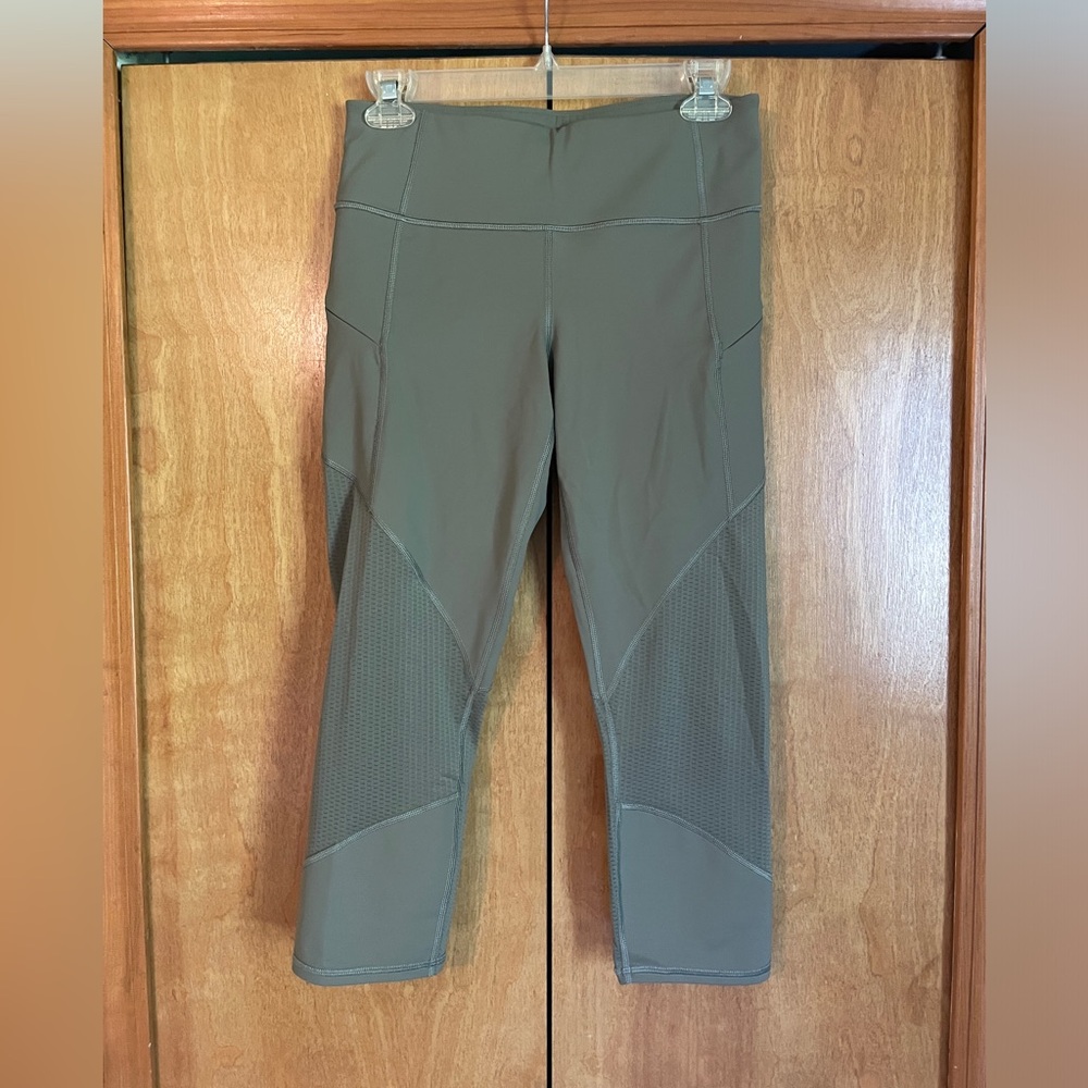 athleta capri legging sage green small